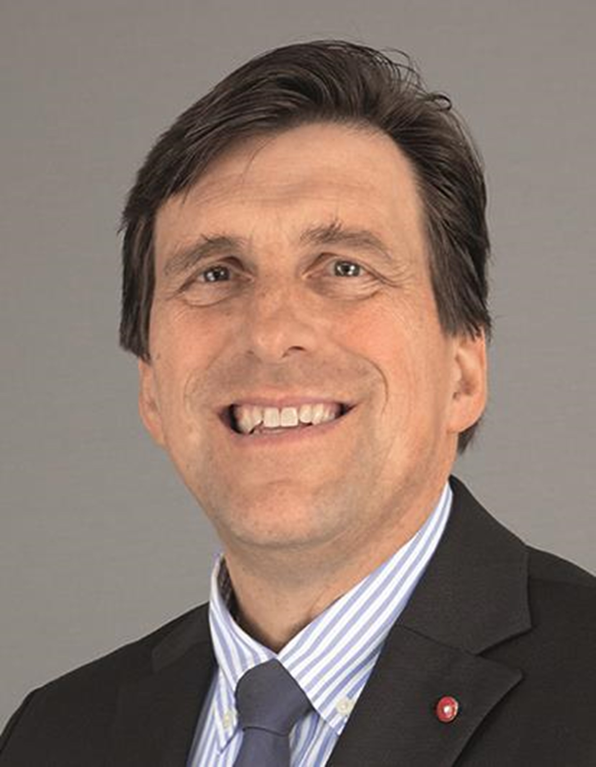 Portraitfoto Peter Zur